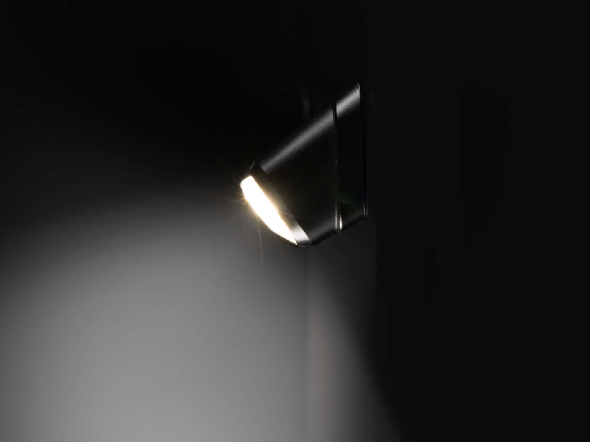 NUUK E-LINE SCENE LIGHT 80W